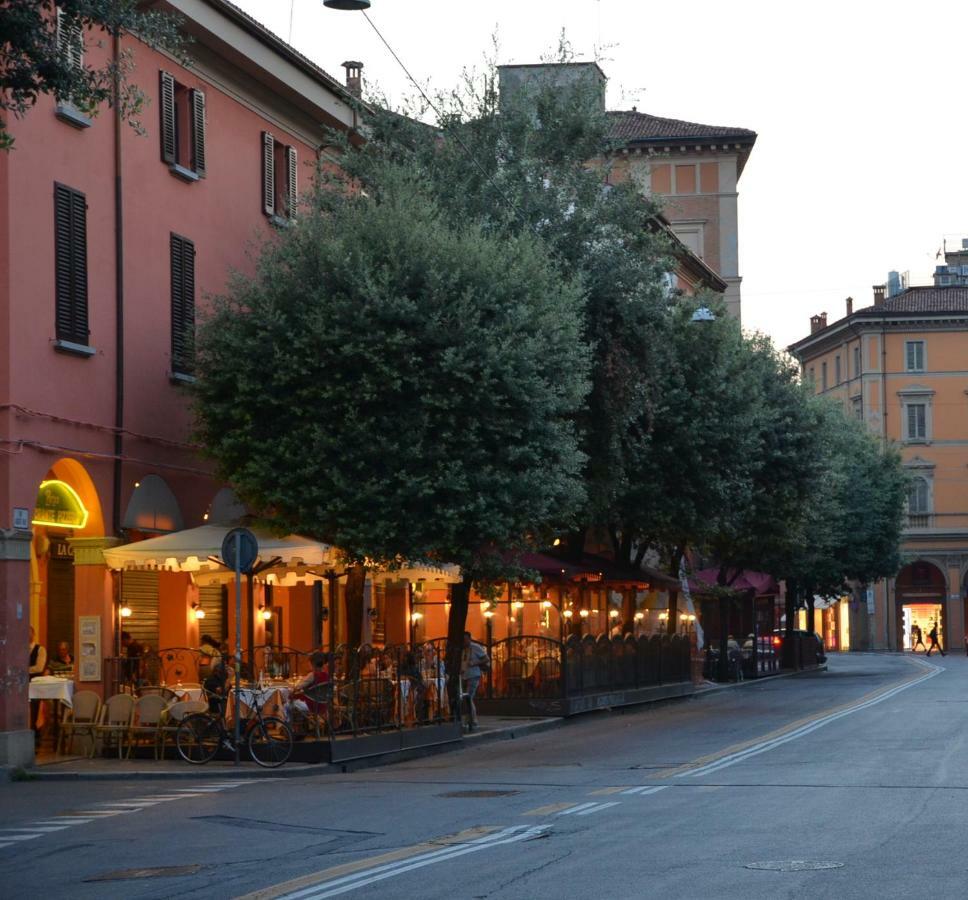 Charming Flat Righi Bologna Apartment Bagian luar foto